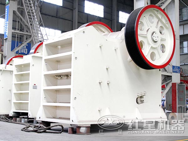粉碎花崗巖選用750顎破機(jī)，效果不錯，性價(jià)比更高